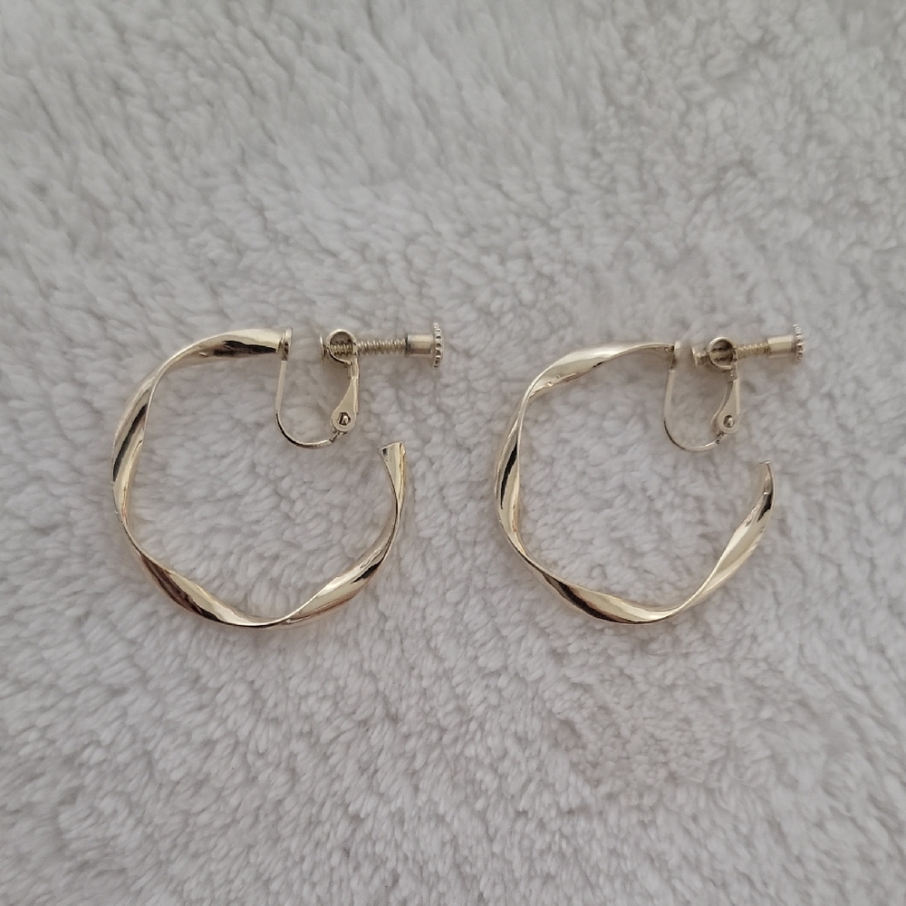 Like New Elegant Gold Hoop Clip-on Earrings Classic Bought From Korea Cute Sexy